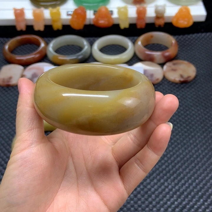 石英质玉未镶嵌手镯