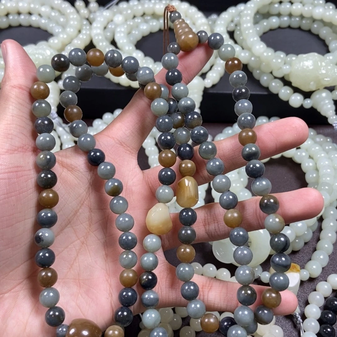 和田玉未镶嵌把件