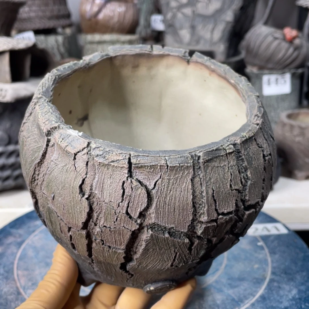 红陶微瑕的脸上有一丝的