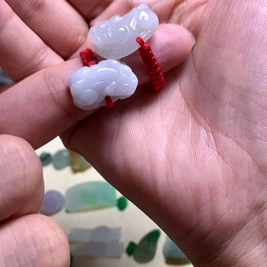 翡翠未镶嵌颈饰发一个