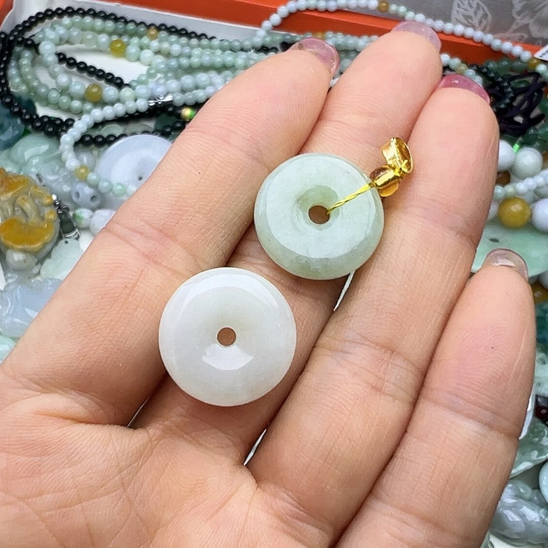 翡翠未镶嵌颈饰富贵