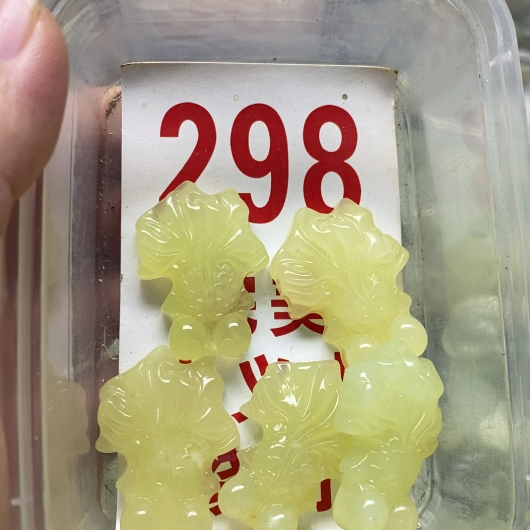 蛇纹石玉挂坠未镶嵌
