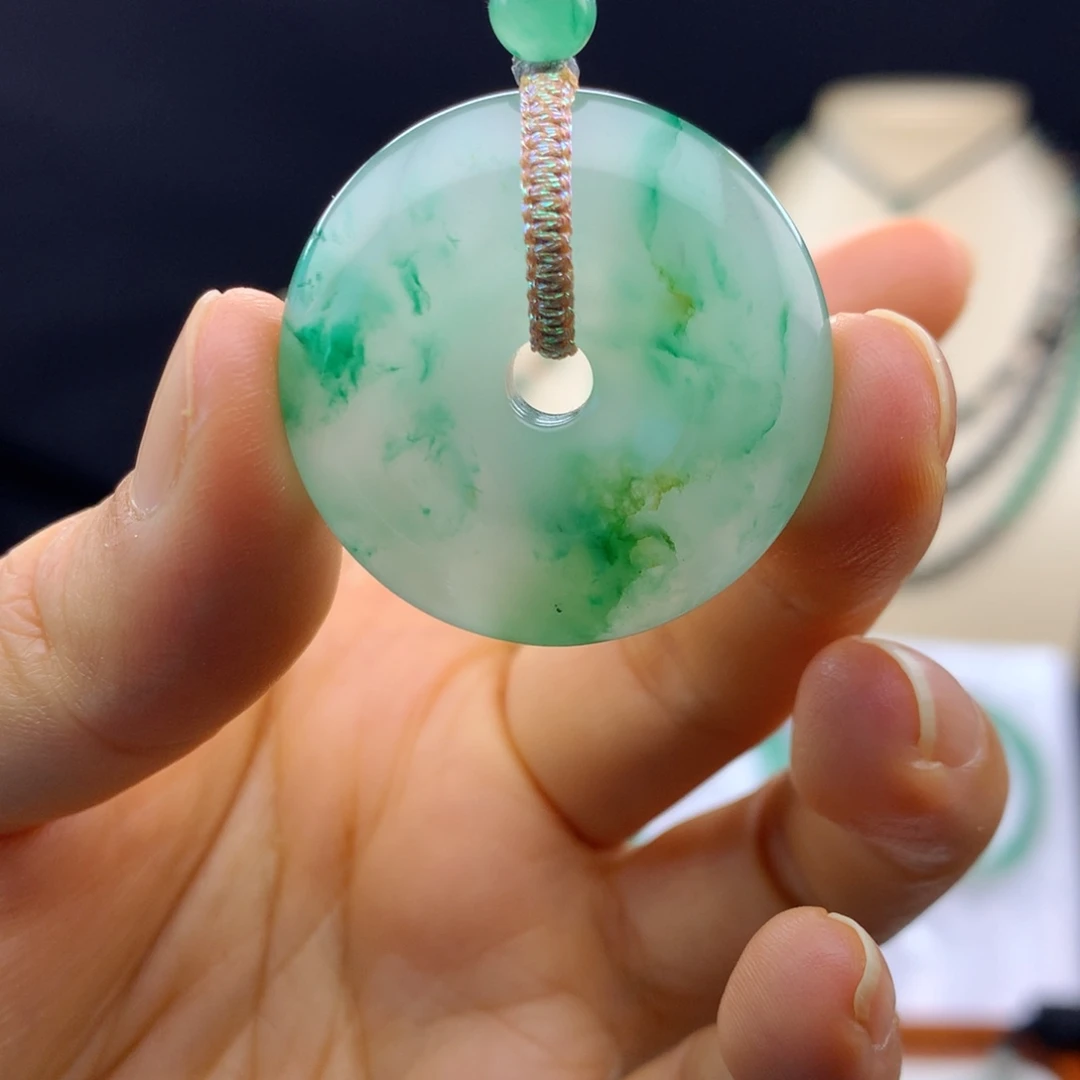 石英质玉未镶嵌颈饰