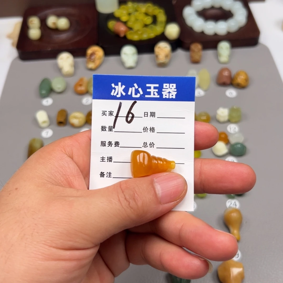 蛇纹石玉未镶嵌颈饰轻**淡