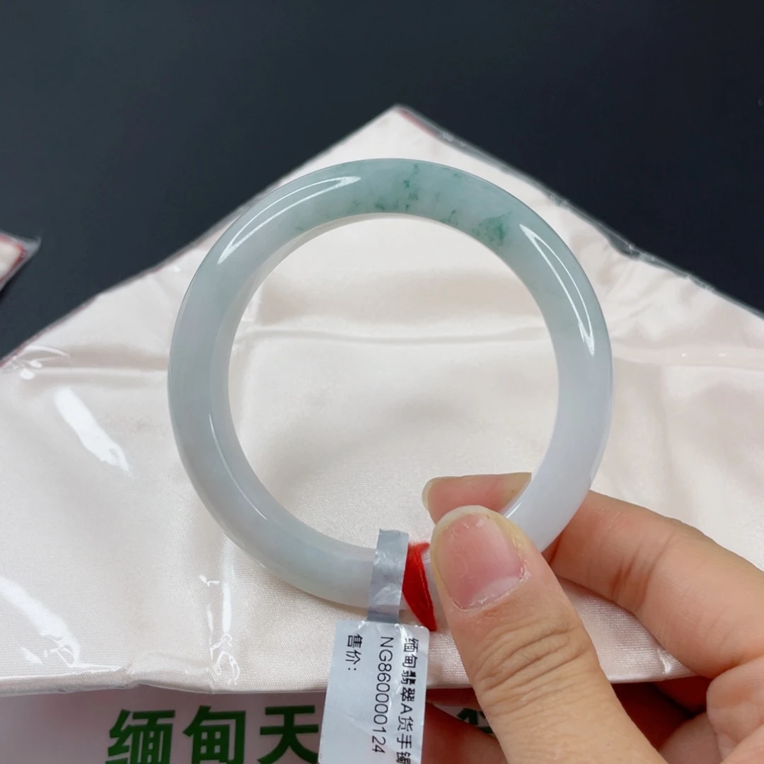 翡翠未镶嵌手镯A货飘花手镯