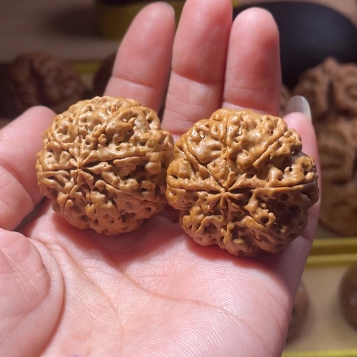 桃核把件八瓣金刚菩提