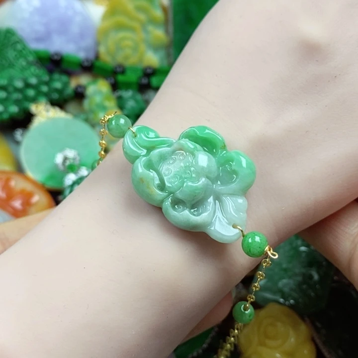 翡翠未镶嵌吊坠(赠链)