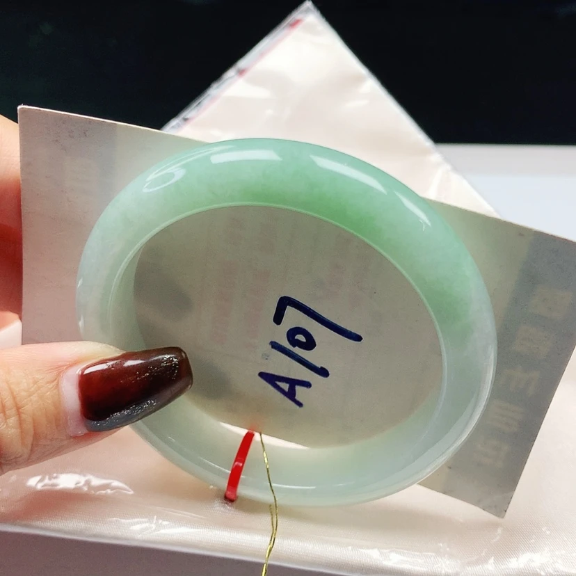 【闪购商品】翡翠手镯未镶嵌 正圈52+