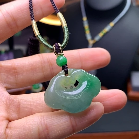 翡翠吊坠(赠链)未镶嵌吊坠