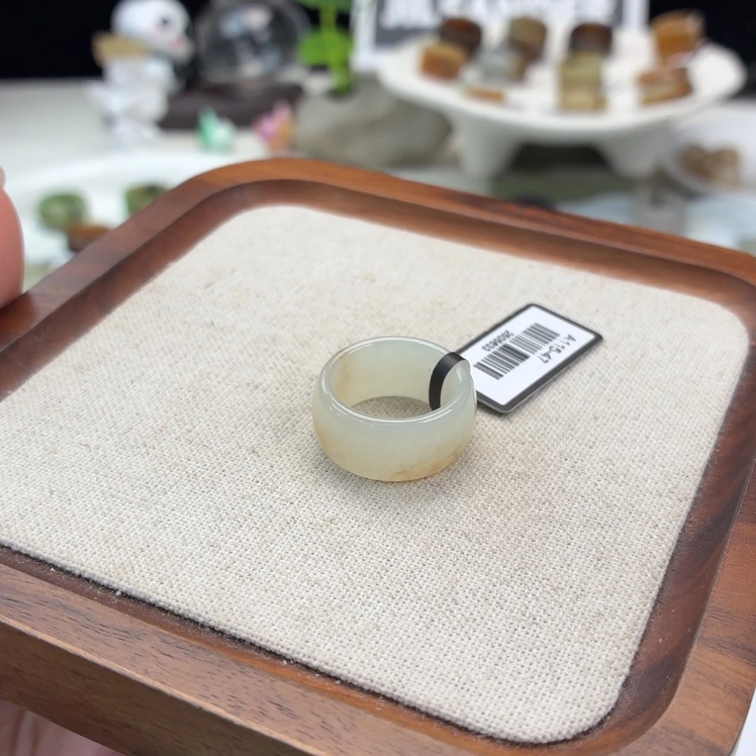 未镶嵌戒圈和田玉F55飘糖轮胎15.1不退换
