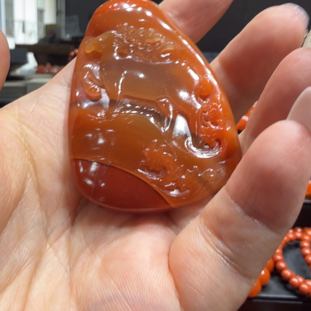 红***六颈饰未镶嵌南红玛瑙