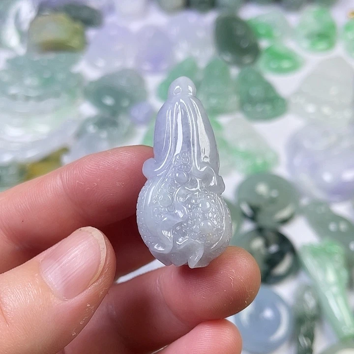 翡翠未镶嵌颈饰白菜
