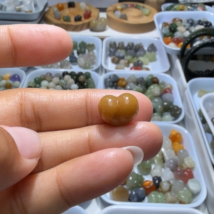 和田玉未镶嵌珠宝奇石