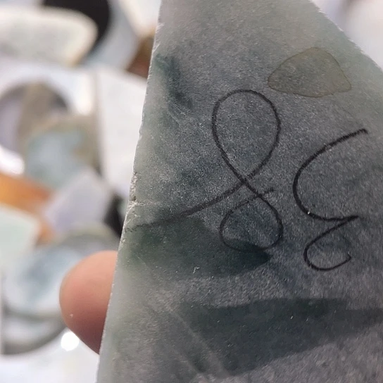 翡翠未镶嵌颈饰翡翠片料