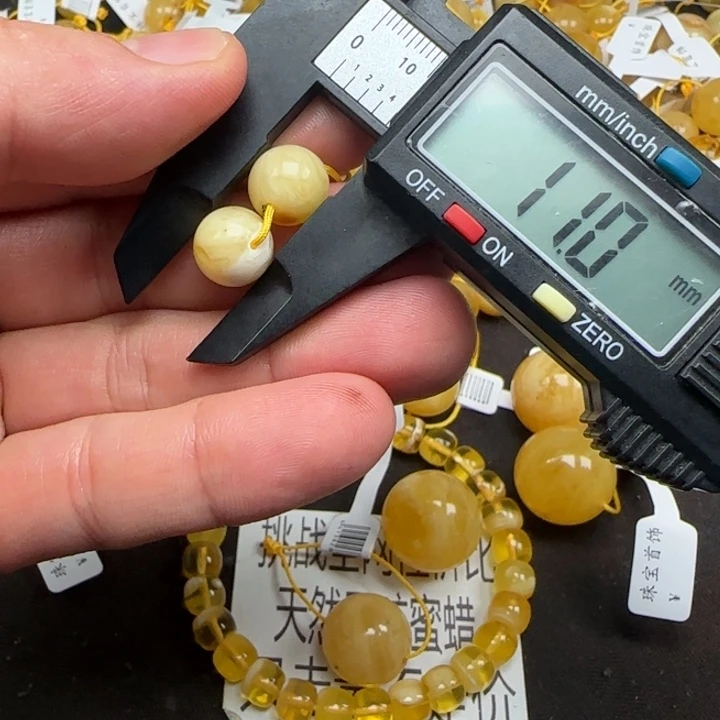 蜜蜡未镶嵌裸石微瑕35