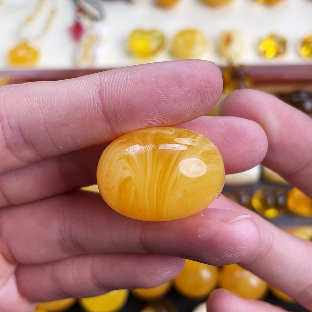 劳***山琥珀未镶嵌珠宝奇石