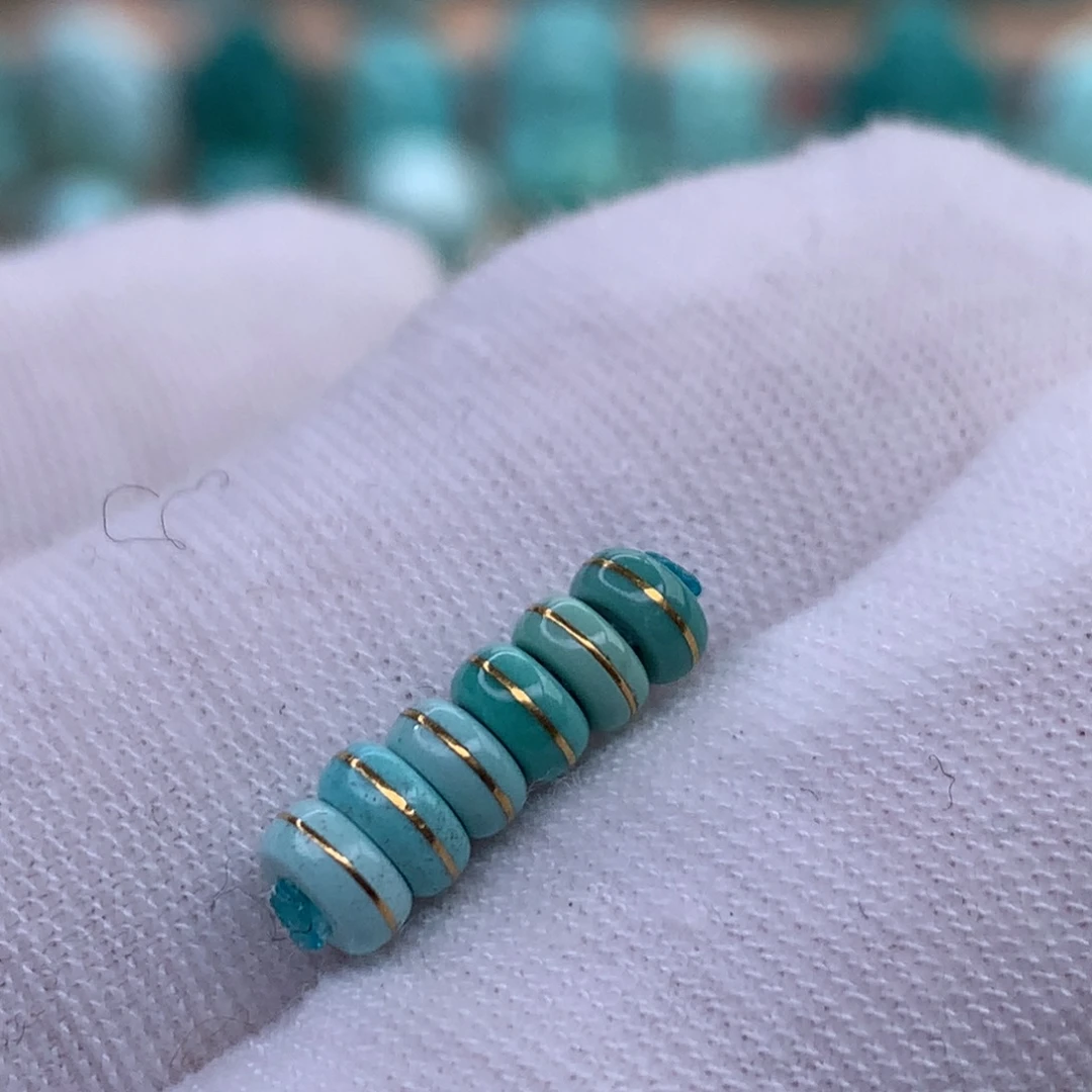 绿松石未镶嵌原矿绿松石面包隔片