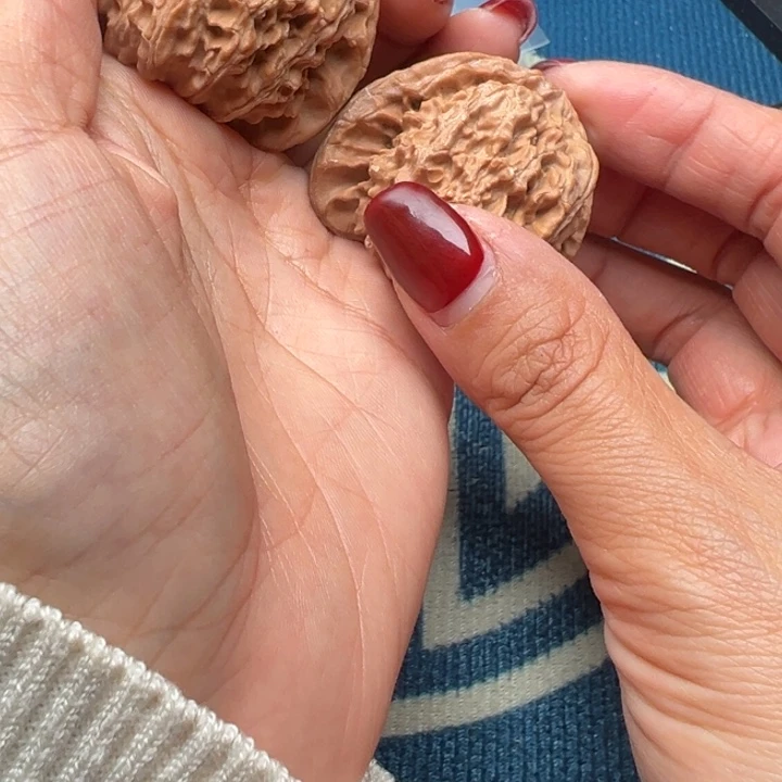 桃核吊坠文玩白狮子44