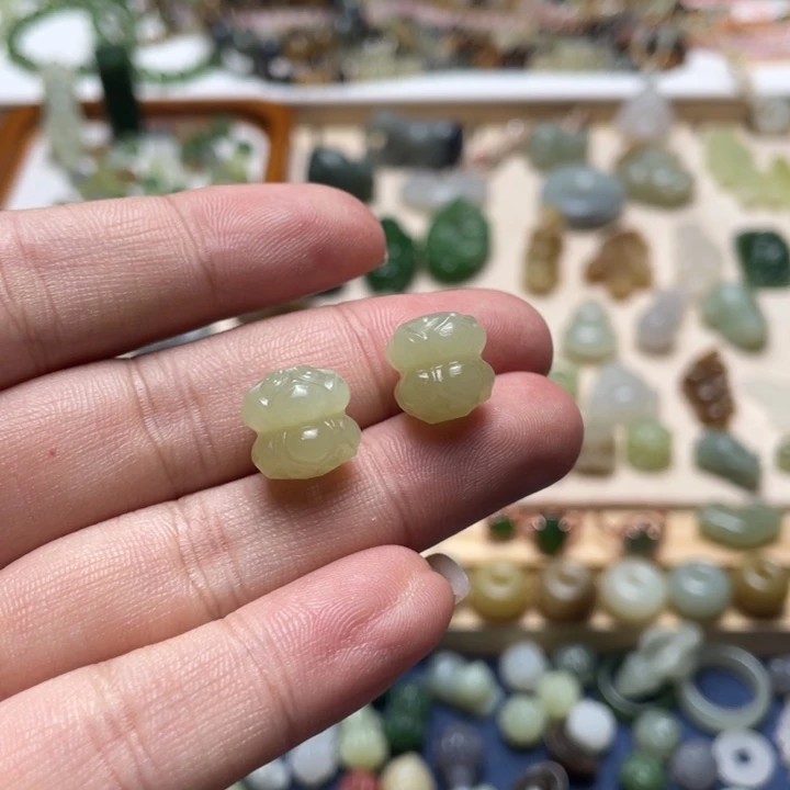 颈饰未镶嵌和田玉一个