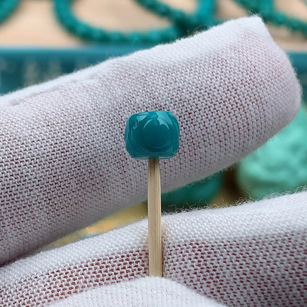 绿松石颈饰未镶嵌