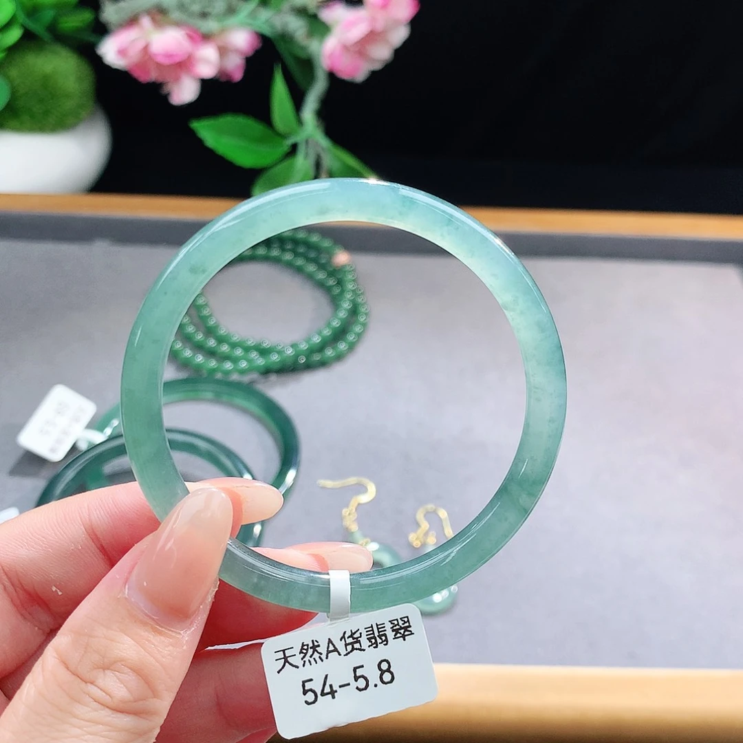 未镶嵌手镯（圆镯）翡翠