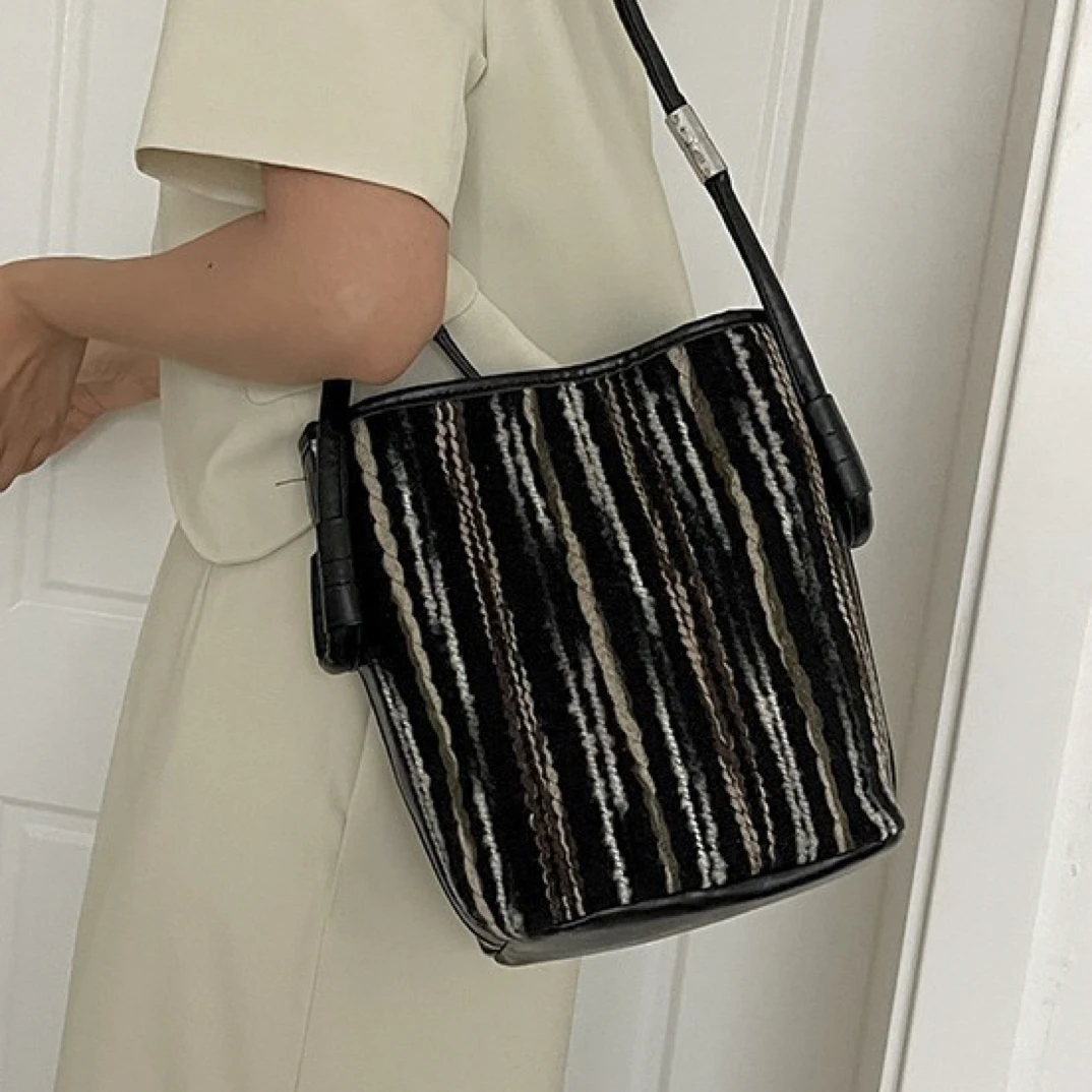 皱皱新款包包豹纹腋下