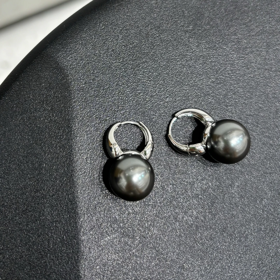 铜合金耳饰 轻职风百搭女耳饰简约耳钉素款精致法式耳扣日韩耳环