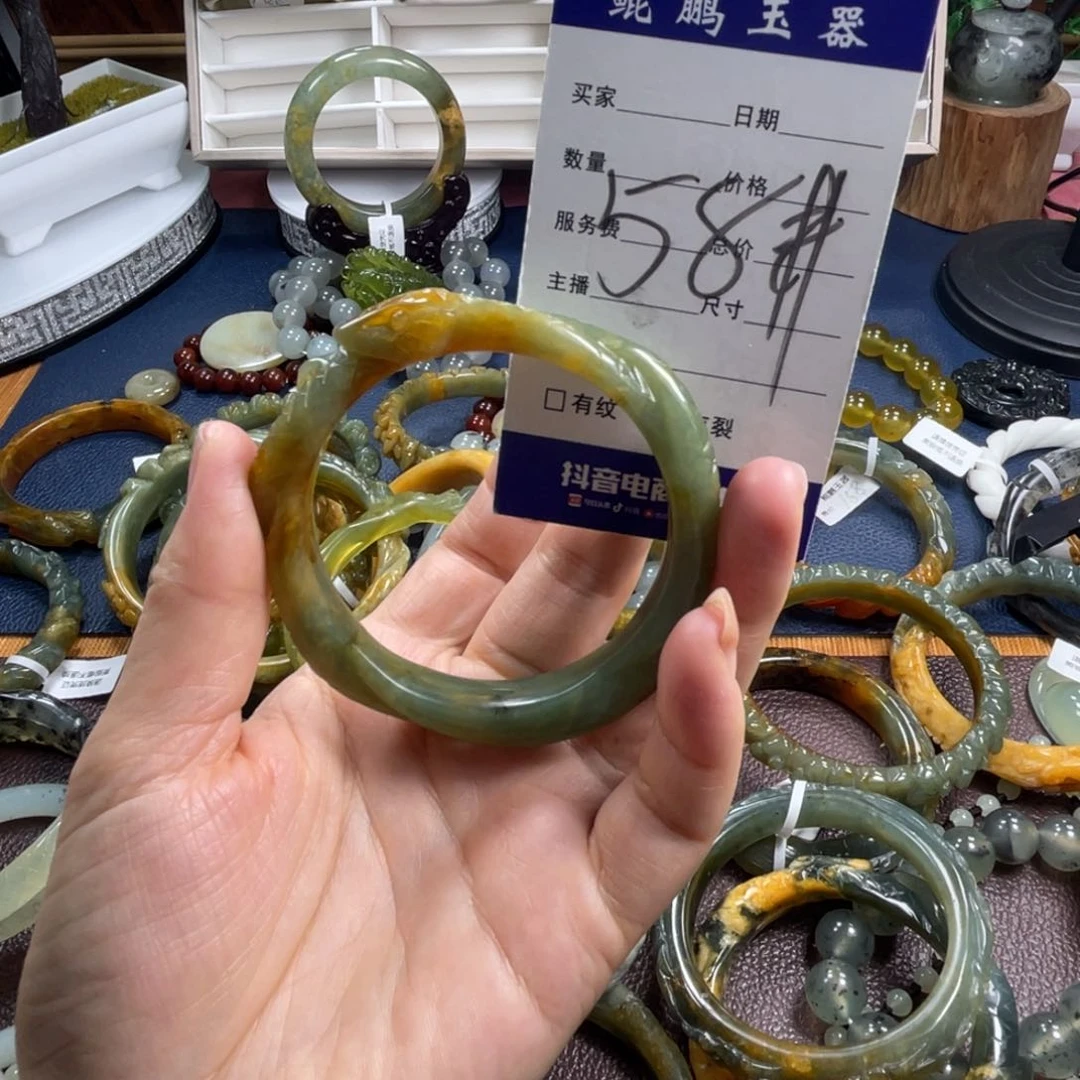 未镶嵌蛇纹石玉颈饰