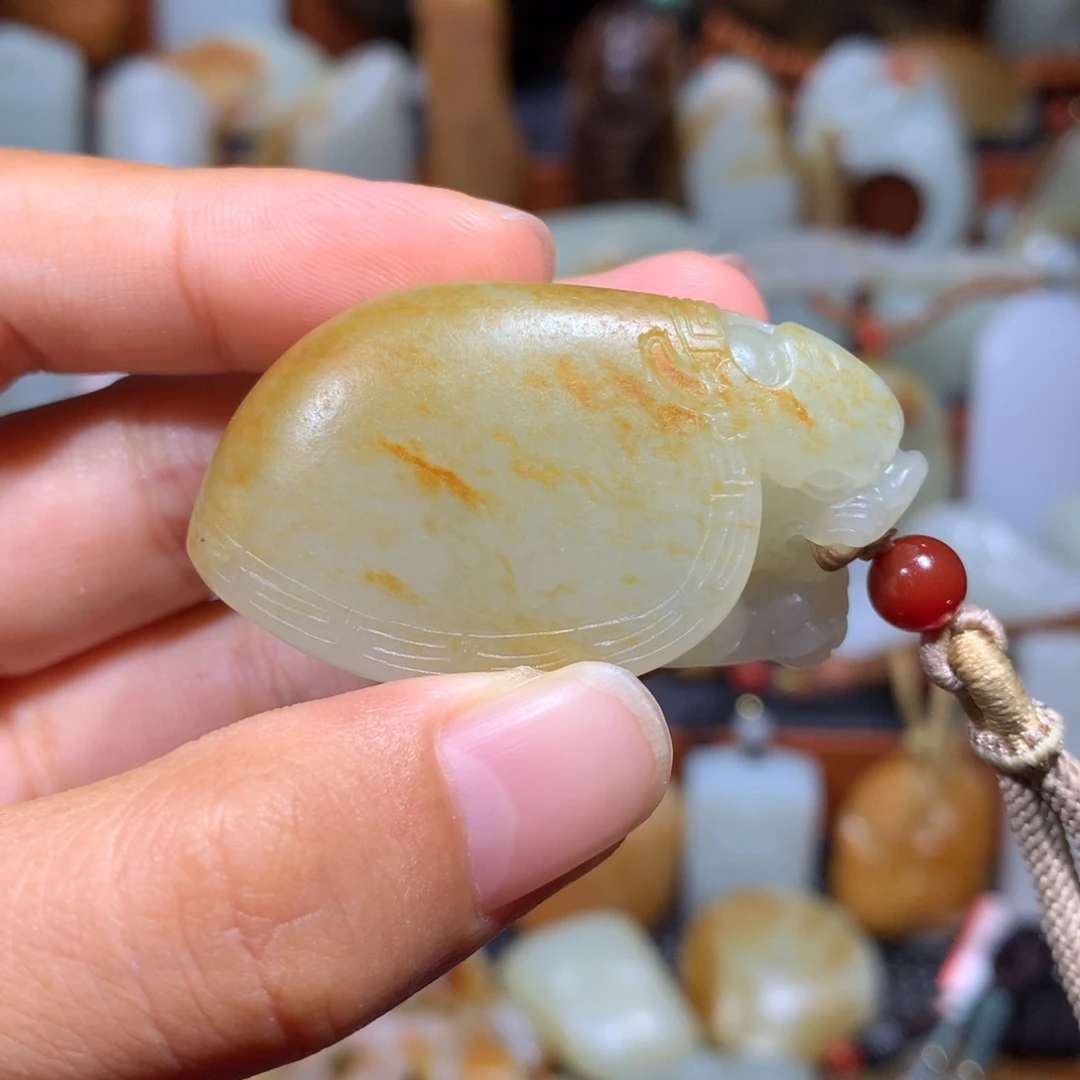 和田玉未镶嵌颈饰破*