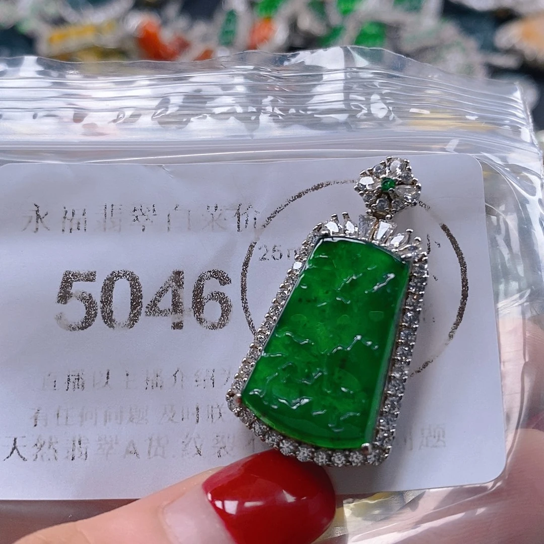 吊坠(不含链)未镶嵌翡翠