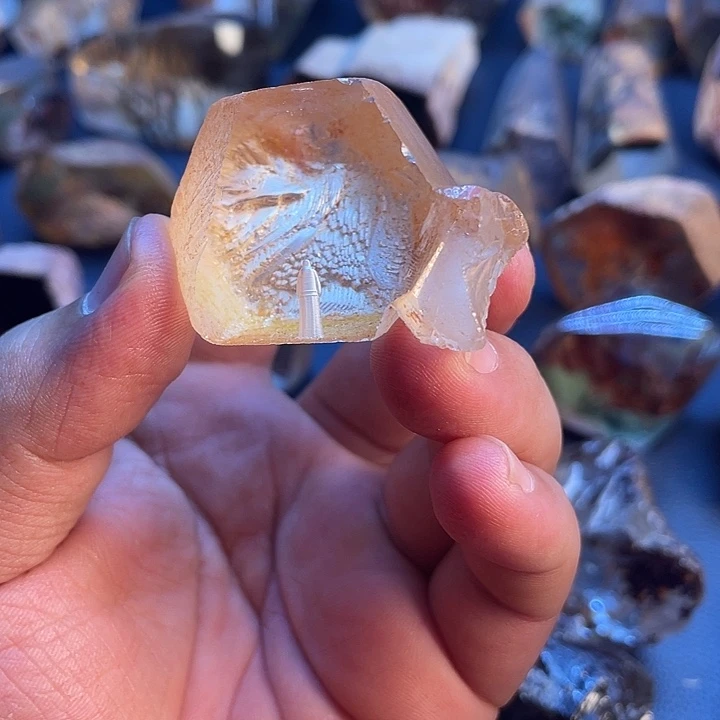 梁***丹未镶嵌珠宝半成品水晶