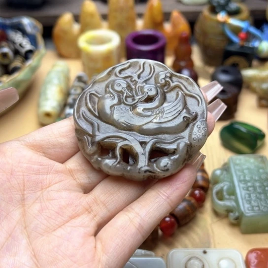 蛇纹石玉未镶嵌颈饰