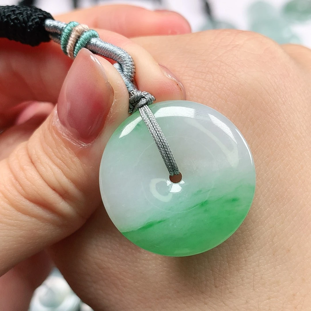 翡翠颈饰未镶嵌平安