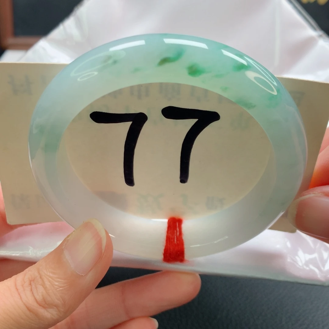 未镶嵌手镯翡翠正圈飘绿花