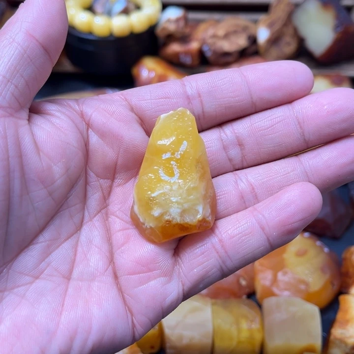 未镶嵌定制蜜蜡我**姐蜜蜡定制