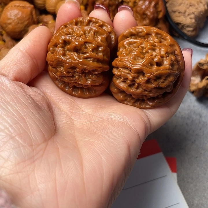 故***~文玩核桃吊坠白狮子