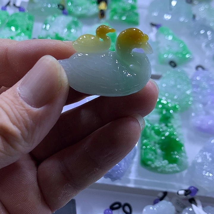 翡翠未镶嵌颈饰天然翡翠Ａ货吊坠