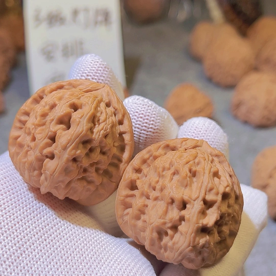 桃核把件37白狮子核桃
