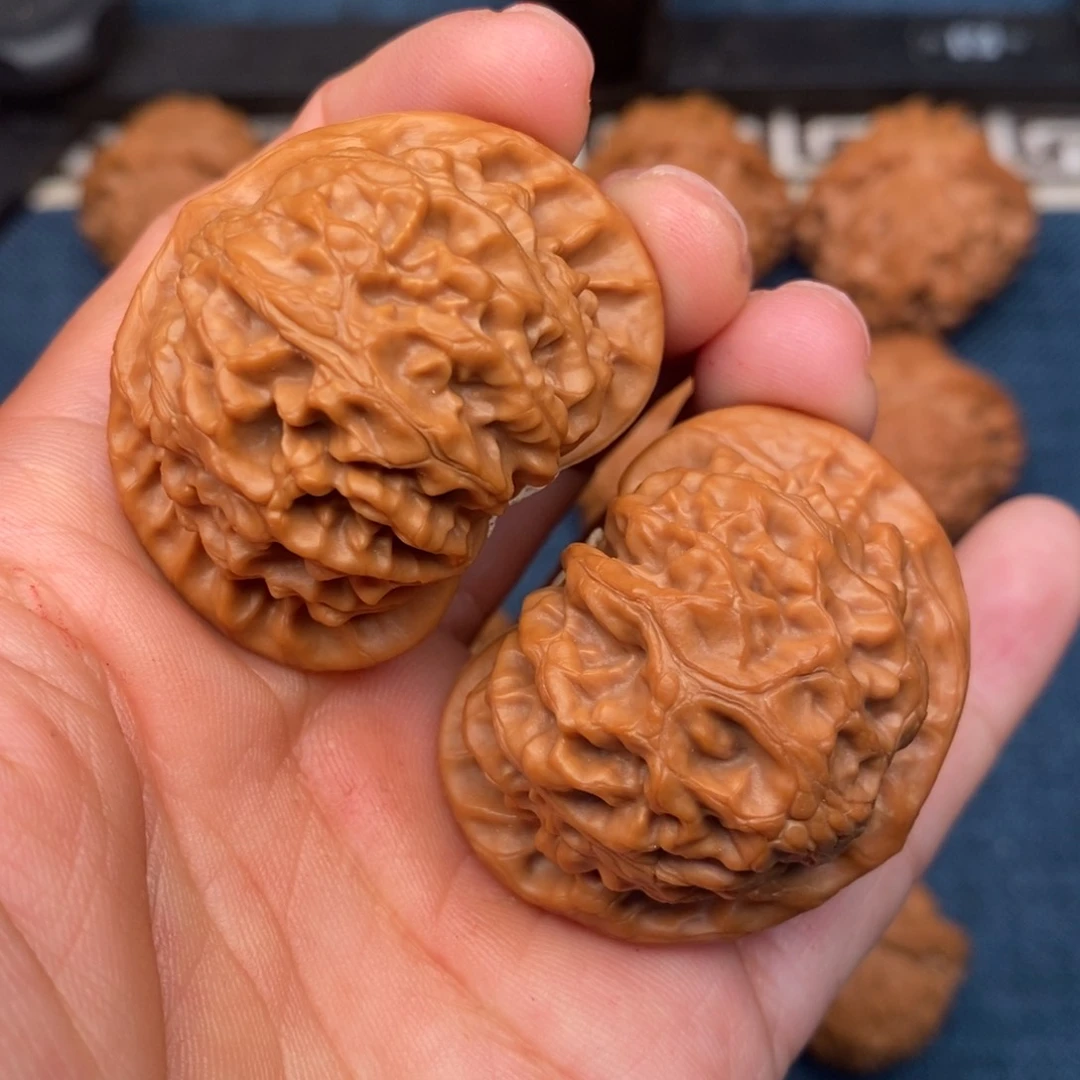 文玩核桃把件42蜡皮桃心宫灯