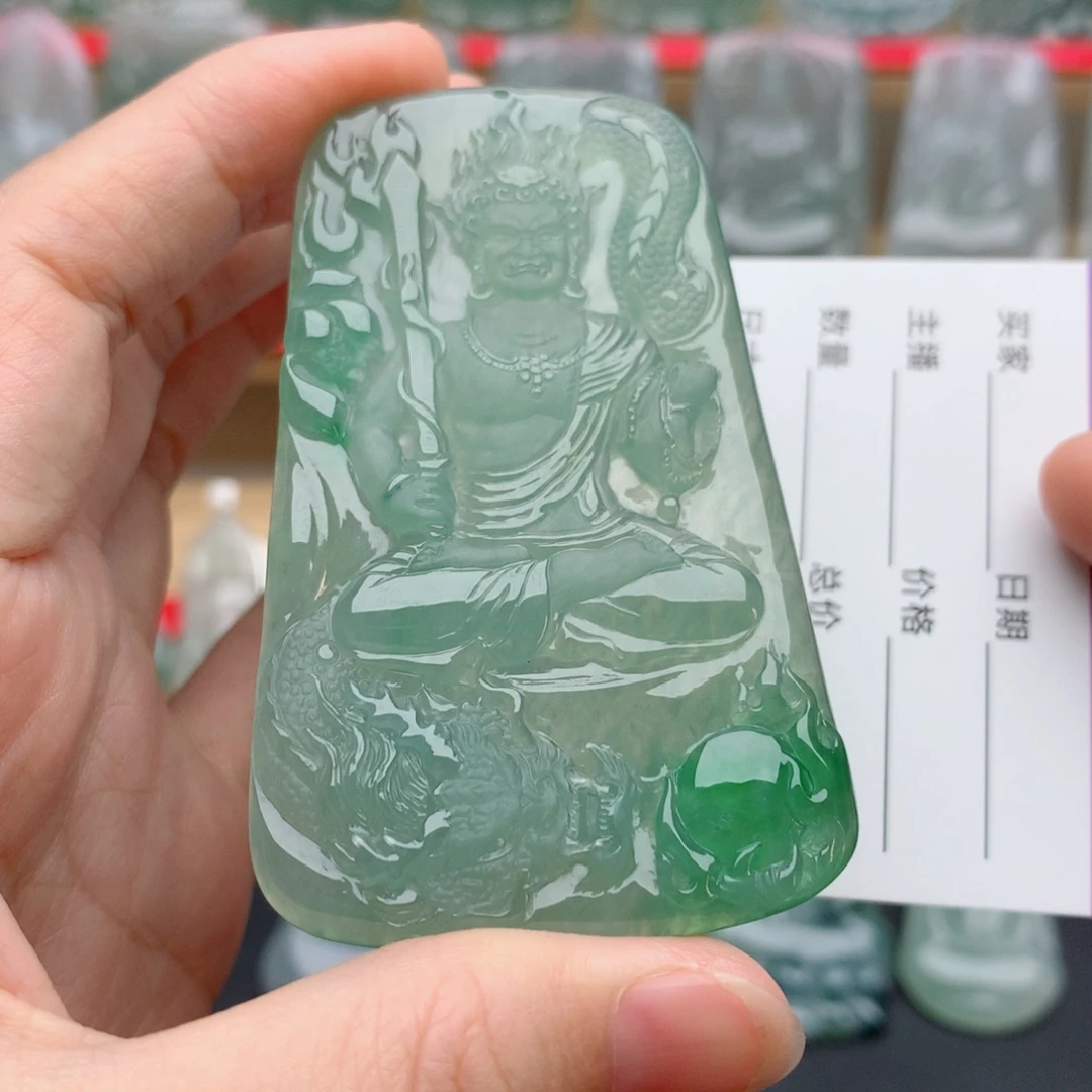 ****萌翡翠未镶嵌颈饰不动