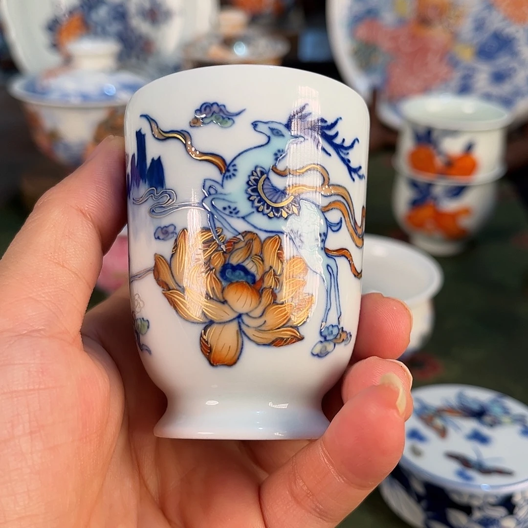 手绘斗彩九色鹿闻香杯