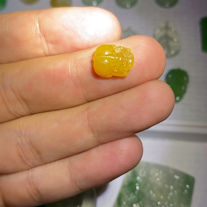 定制翡翠未镶嵌黄翡貔貅