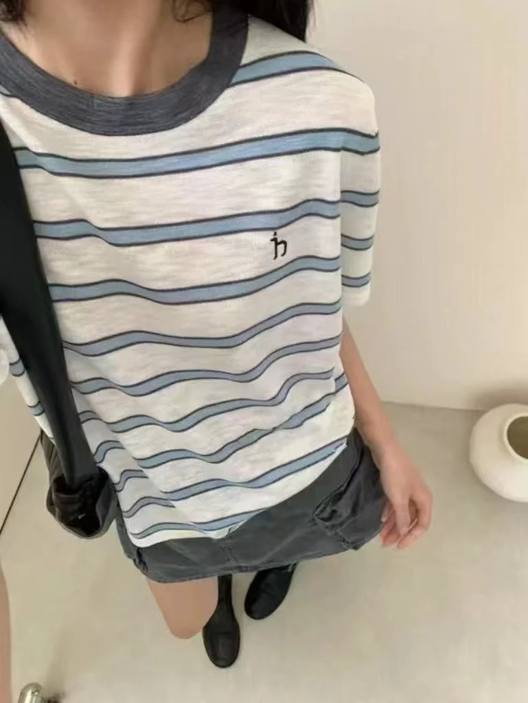 撞色条纹刺绣h宽松针织短袖