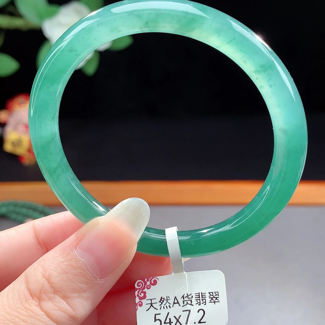 未镶嵌手镯（圆镯）翡翠