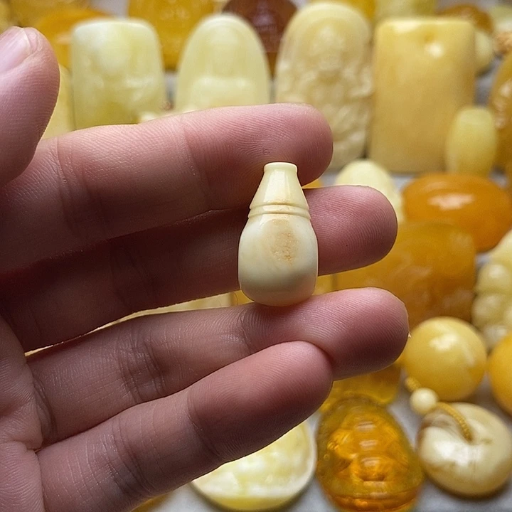 琥珀颈饰未镶嵌琥珀蜜蜡吊坠
