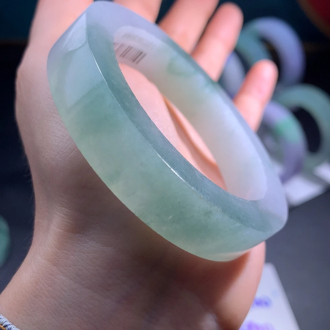 未镶嵌特价大漏定制翡翠仙**?