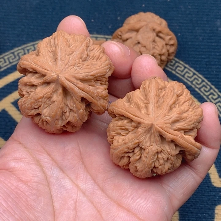 往***-吊坠文玩核桃粗筋42。  4