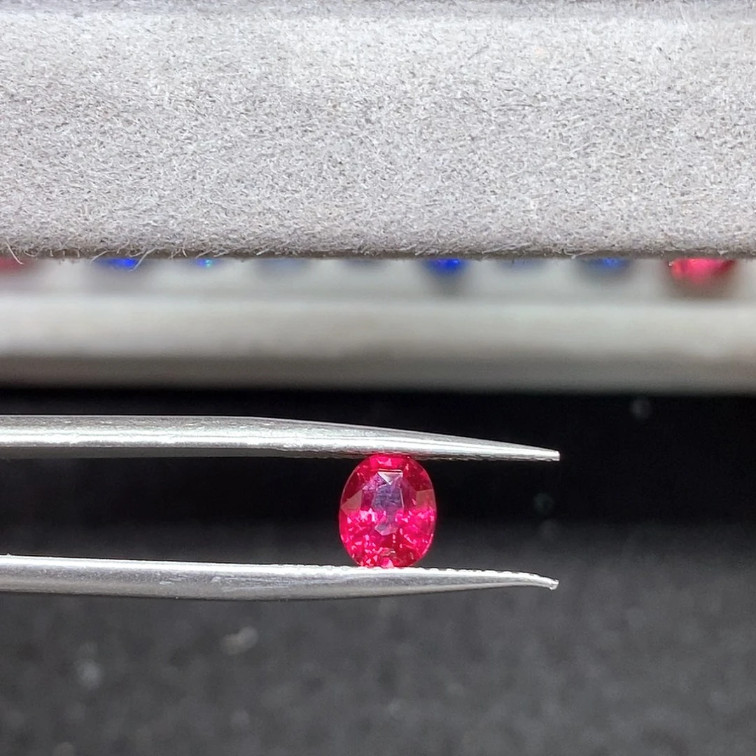 红宝石裸石1.07克拉天然无烧玻璃体满火彩强荧光鸽血红红宝石