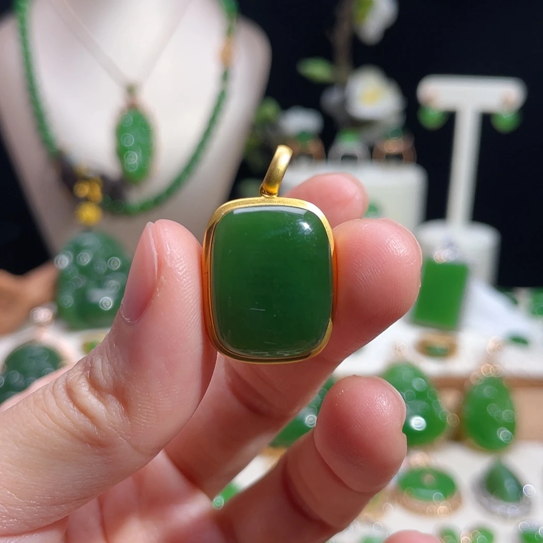 和田玉（碧玉）18K金镶嵌颈饰