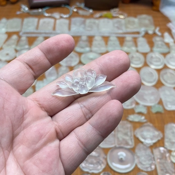 N***a蛇纹石玉未镶嵌颈饰